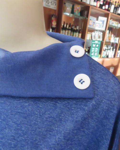 Striking azure blue long sleeve slip over poycotton stretch top.Fold over collar.Size 36/12.As new.