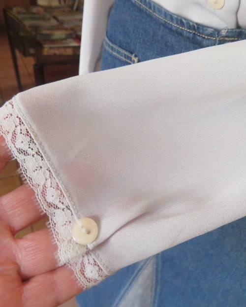 Stylish 80`s long sleeve button down light grey blouse with high banded collar.Size 32 by FOSHINI.