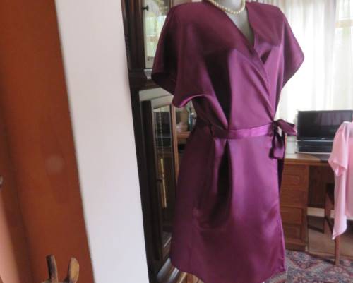 Sexy silky polyester fold over night gown in purple with side pockets.By DREAMER size 34 to 36.