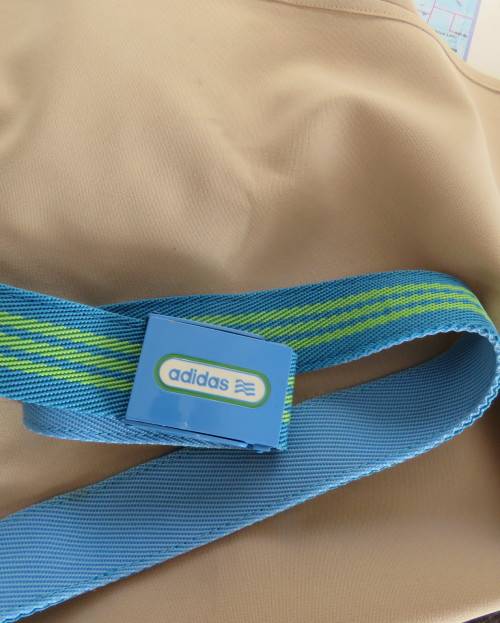 Genuine ADIDAS belt in polyester length 115cm. Size adjustable. In blue and yellow stripes. New cond