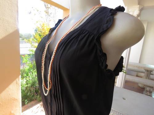 Charming black sleeveless poly/viscose button down top by GLORIA JEANS size 32/8. New cond.