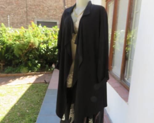 Stunning long black waterfall style loose hanging jacket.Spotless.As new.Bracelet sleeves.Size 42/18