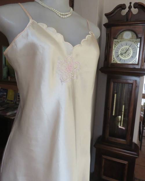 Vanilla colour silky satin polyester nighty with adjustable straps.By BODYLINE size 36 to 38.As new.