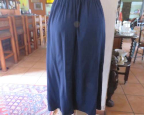 Smart,comfy creased viscose navy skirt size 44/20 by WOOLWORTHS.Flat front with pleats.Buttons.