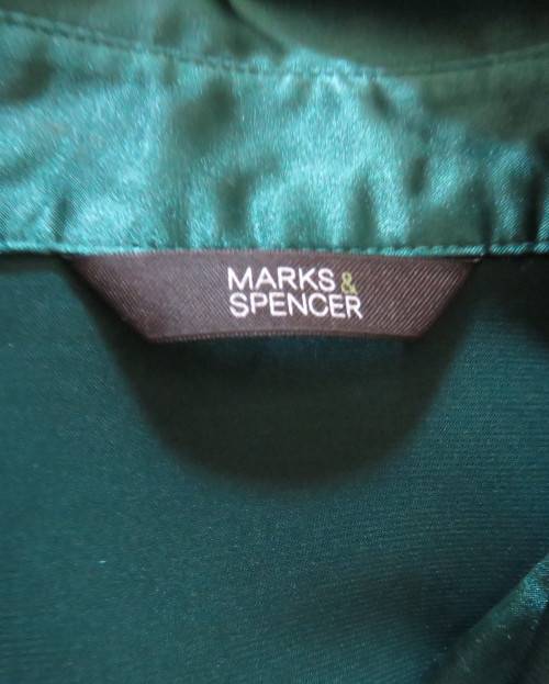 Snazzy emerald green soft silky stretch polyester MARKS & SPENCER top.Size 40/42.Capped sleeves.