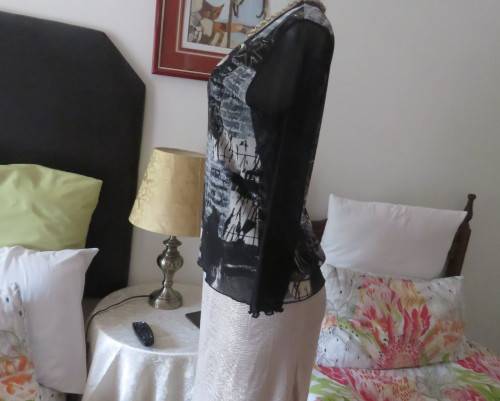 Stunning top by PERUZZI from Ireland. In black netting.2 layers.Top layer printed.Size 36/12.As new