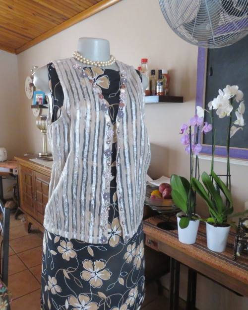 Spice up your outfit with this glamour sleeveless open hanging top.Richly decorated.Size 36.As new.
