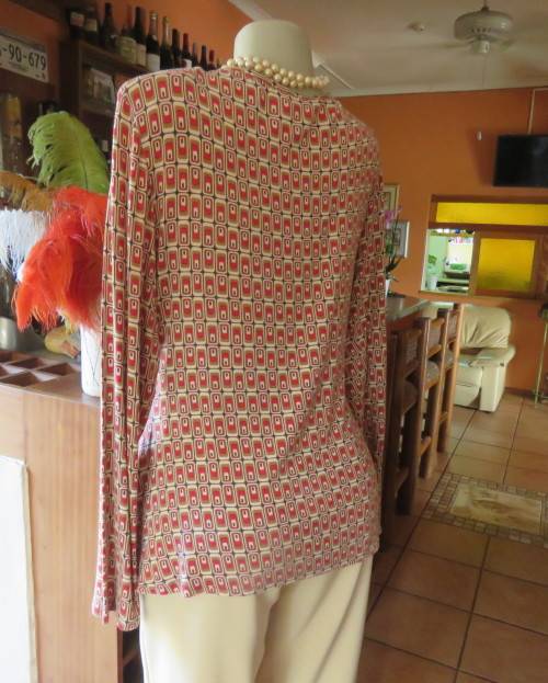 Smart soft long sleeve top in cream/brown/red block pattern.Cream underlay.Size 42/18.Cowl collar.