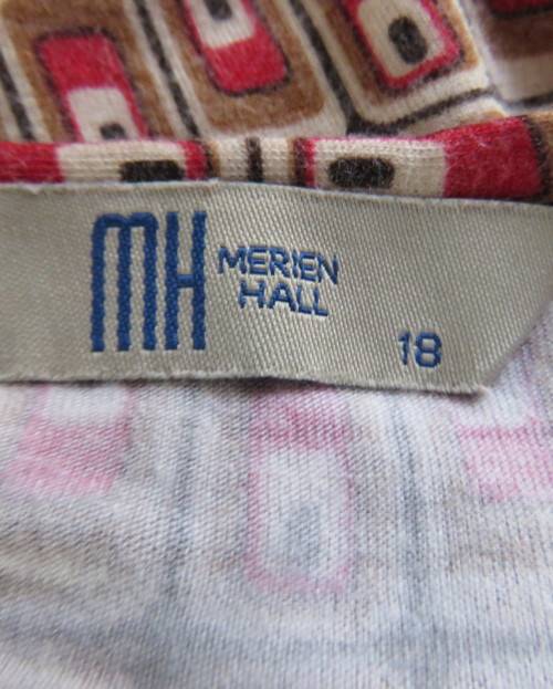 Smart soft long sleeve top in cream/brown/red block pattern.Cream underlay.Size 42/18.Cowl collar.