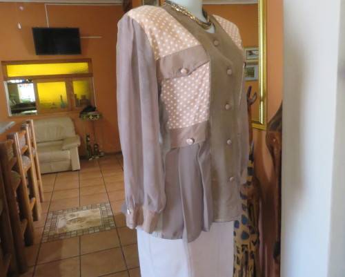 Stunning long sleeve peplum jacket in 6 fabric designs.Collarless.4 dummy pockets.By GARBO FLAIR 42