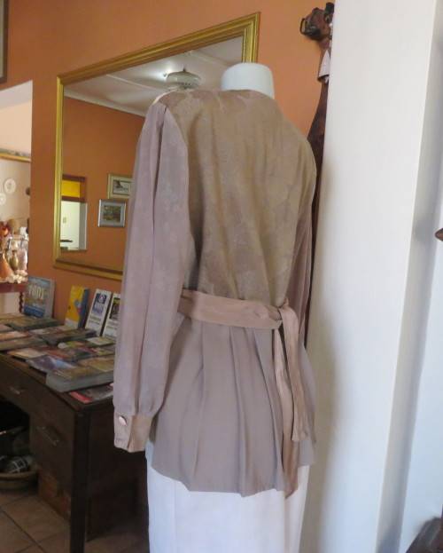 Stunning long sleeve peplum jacket in 6 fabric designs.Collarless.4 dummy pockets.By GARBO FLAIR 42