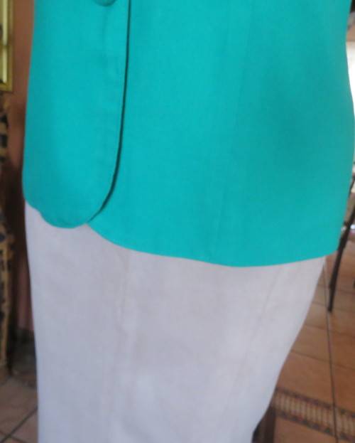 Smart collarless V neck short sleeve forest green jacket/top size 38/14.In polycotton.4 button close