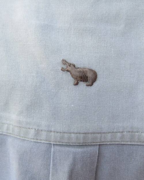 Men`s khaki green HIPPOCREEK short sleeve 100% cotton shirt. Yoked.Chest 125cm.Back pleat.