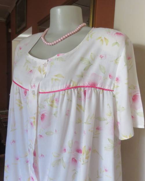 Summer short sleeve polycotton night gown size 44/20.Button down.White/pink/yellow floral.By DREAMER