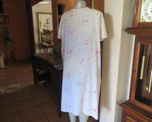 Summer short sleeve polycotton night gown size 44/20.Button down.White/pink/yellow floral.By DREAMER