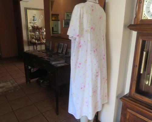 Summer short sleeve polycotton night gown size 44/20.Button down.White/pink/yellow floral.By DREAMER