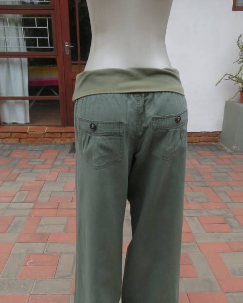 Comfy wide legged olive green linen/cotton blend size 38 pants by WOOLWORTHS.Stretch f/o waistband.