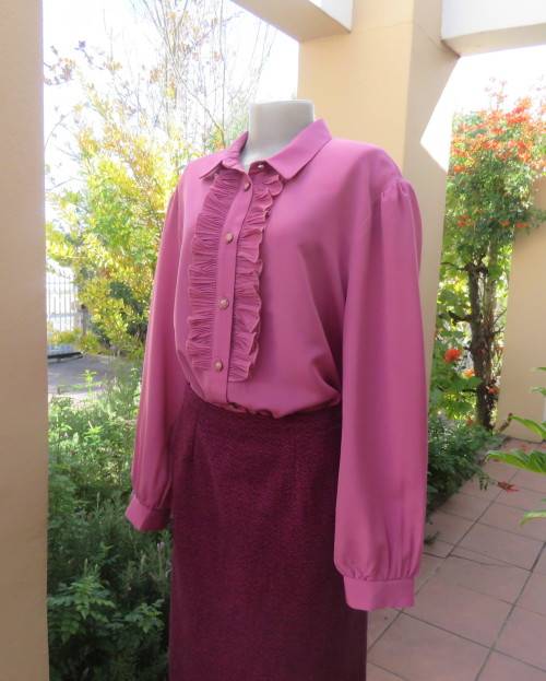 Fabulous silky watermelon pink long sleeve silky polyester blouse by KARISMA size 44/20.. As new.