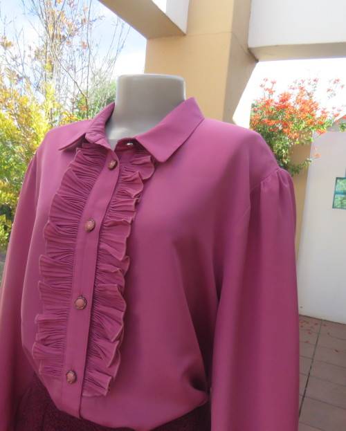 Fabulous silky watermelon pink long sleeve silky polyester blouse by KARISMA size 44/20.. As new.
