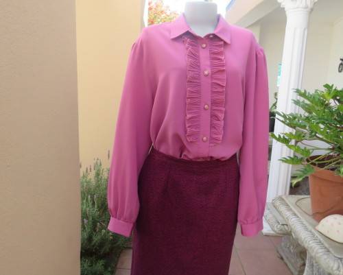Fabulous silky watermelon pink long sleeve silky polyester blouse by KARISMA size 44/20.. As new.