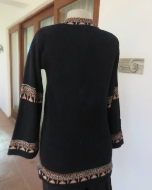 Excellent quality PARIS MATCH long sleeve cardigan with autumn colour borders.Size 36.Soft acrylic.
