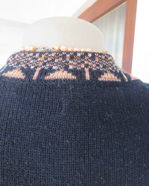 Excellent quality PARIS MATCH long sleeve cardigan with autumn colour borders.Size 36.Soft acrylic.