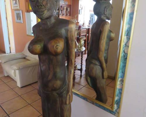 Piece of art!! Hand carved 1.62 meter high wooden statue of African woman. Very Heavy! Hard wood.