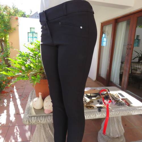 Perfect fit black rayon/nylon stretch skinny pants from OASIS size 34/10. Two front dummies. New