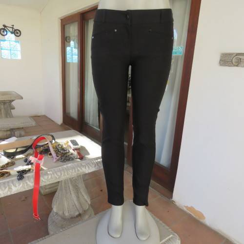 Perfect fit black rayon/nylon stretch skinny pants from OASIS size 34/10. Two front dummies. New