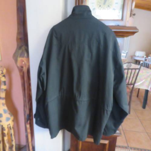 Black parka jacket in heavy cotton fully lined by CARTER HARRIS. Size XXL.Large pockets.Zipped front