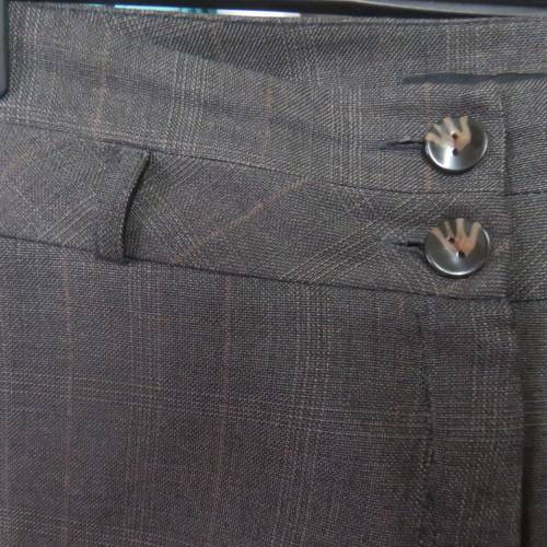 Dress pants in brown/beige check polyester/rayon blend.Size 42/18.By FASHION EXPRESS. Good cond.