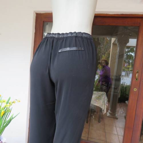 Unique soft polyester pants with elasticated waist/leg cuffs and drawstring. Side pockets.Size 40
