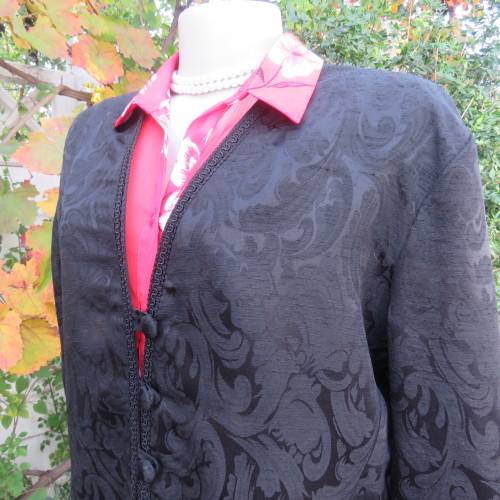 Stunning black boutique made brocade fully lined long sleeve collar less jacket. Size 42/18.New cond