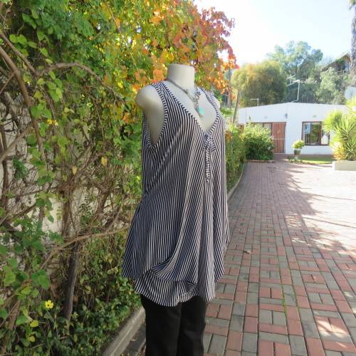 Silky long black/white vertical stretch sexy sleeveless top. Size 38 by LA LIDA. Unique front inlays
