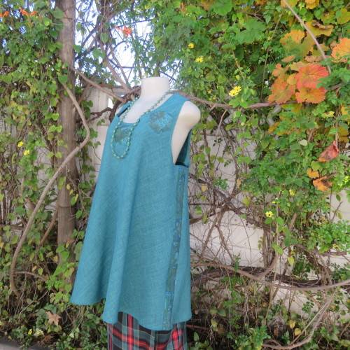 Boutique made mottled jade wide cut sleeveless top size 42. Floral inlays and decorations.