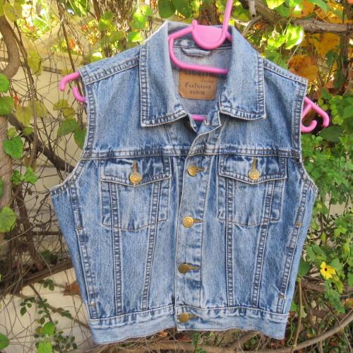 Best quality LIBERTA London sleeveless denim cotton jacket. Boy 10 to 12 yr old. Pockets galore.