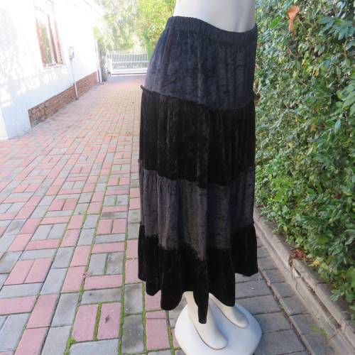 Beautiful tiered black polycotton stretch velvet skirt. Elasticated waist. Mini lining. Size 38/40.