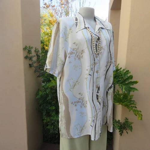 Pretty short sleeve button down/open collar top in vertical pattern lines.Soft colours.Size 48/24