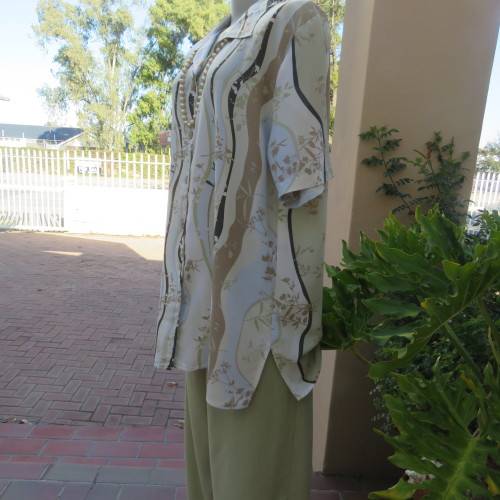 Pretty short sleeve button down/open collar top in vertical pattern lines.Soft colours.Size 48/24