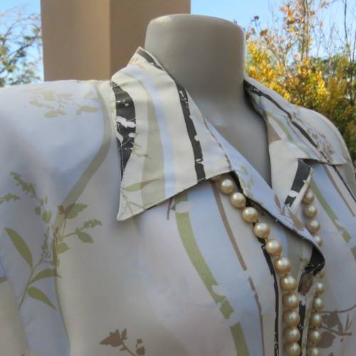 Pretty short sleeve button down/open collar top in vertical pattern lines.Soft colours.Size 48/24