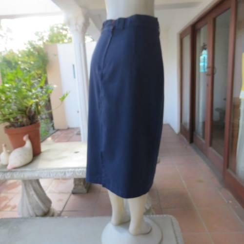 Vintage navy polycotton pencil skirt size 38/14. Perfect fit! Zip and slit at back. 2 button closure
