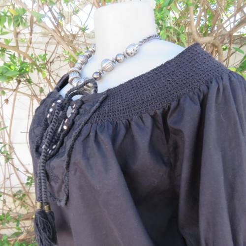 Pretty peasant style black 100% cotton top. Elasticated neckline and hemline. Size 40/16.WOOLWORTHS