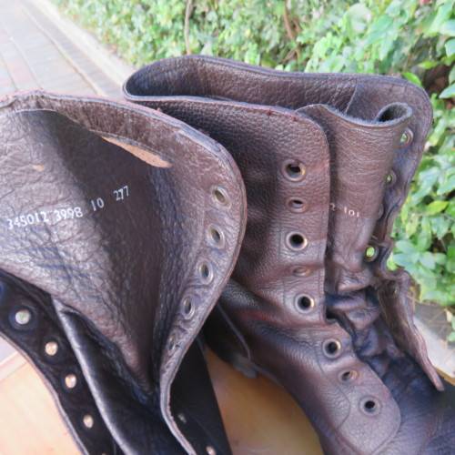 Pair SADF brown genuine leather army boots by BAGSHAW size 9. Army size 277M. Issued 2002.As new