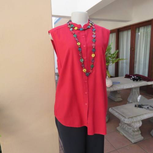 Fiery red sleeveless button down top with mandarin collar by WOOLWORTHS size 38/14. Viscose/cotton.