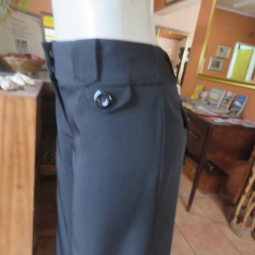 As new black stretch polyester culotte pants size 36/12 by CONNECTION. Dummy pockets. Belt loops