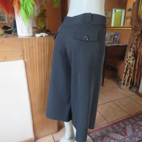 As new black stretch polyester culotte pants size 36/12 by CONNECTION. Dummy pockets. Belt loops