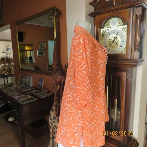 Get into summer! Crimson with white curls polyester button down boutique made top. Size 42. New cond