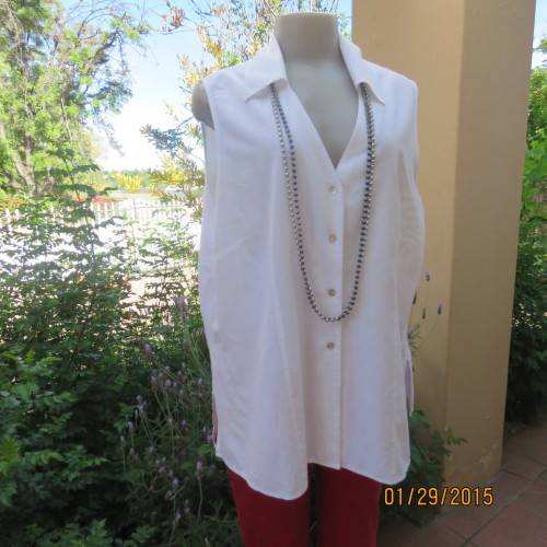 Cool white sleeveless cotton top by REAL CLOTHING size 42/18. V neck with collar.As new