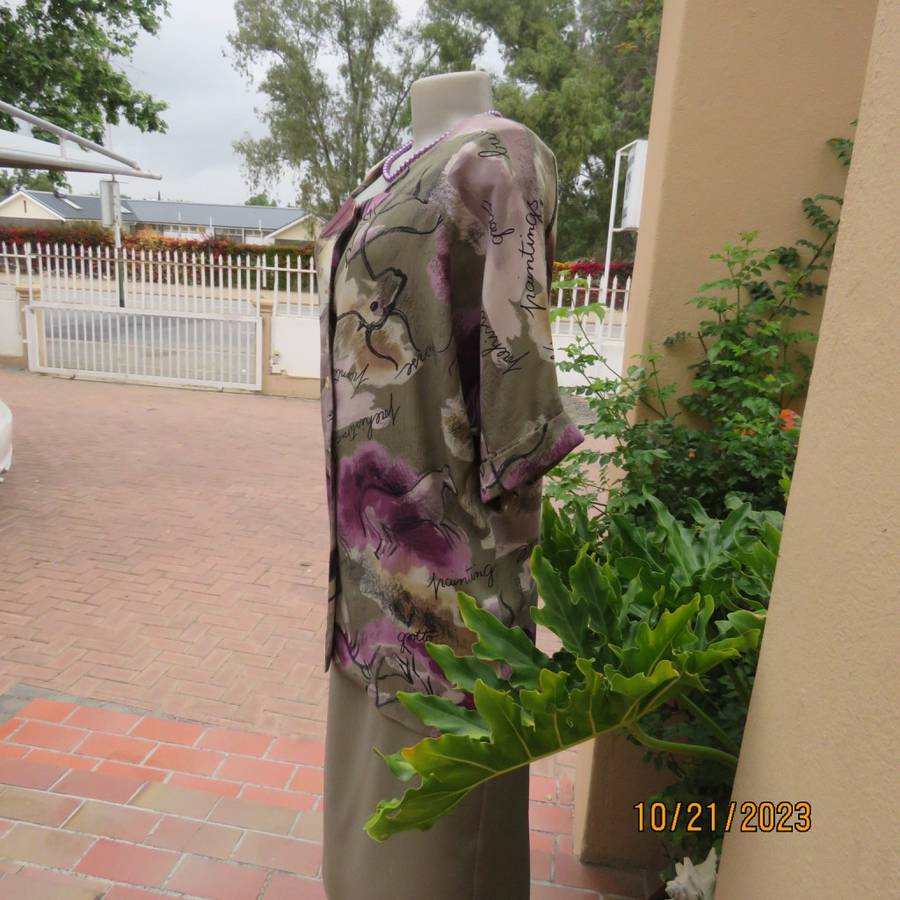 AVANT GARDE long top in creased polyester. In purple,beige and green. Size 35/11.As new.