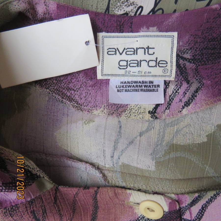 AVANT GARDE long top in creased polyester. In purple,beige and green. Size 35/11.As new.